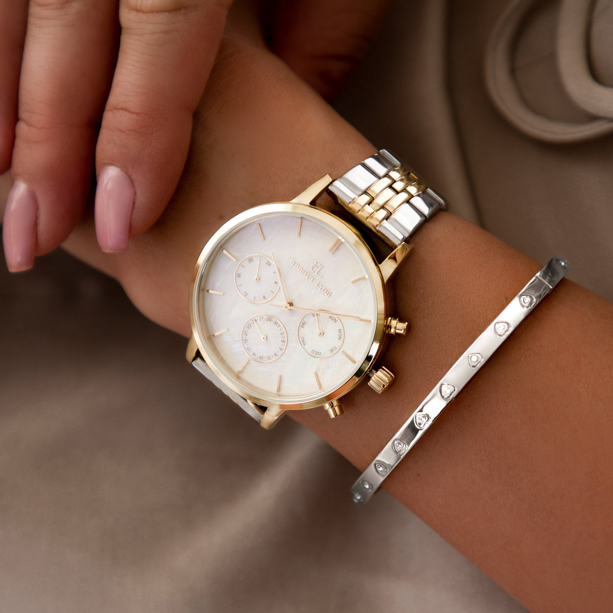 Crystal Heart Bangle (Silver)