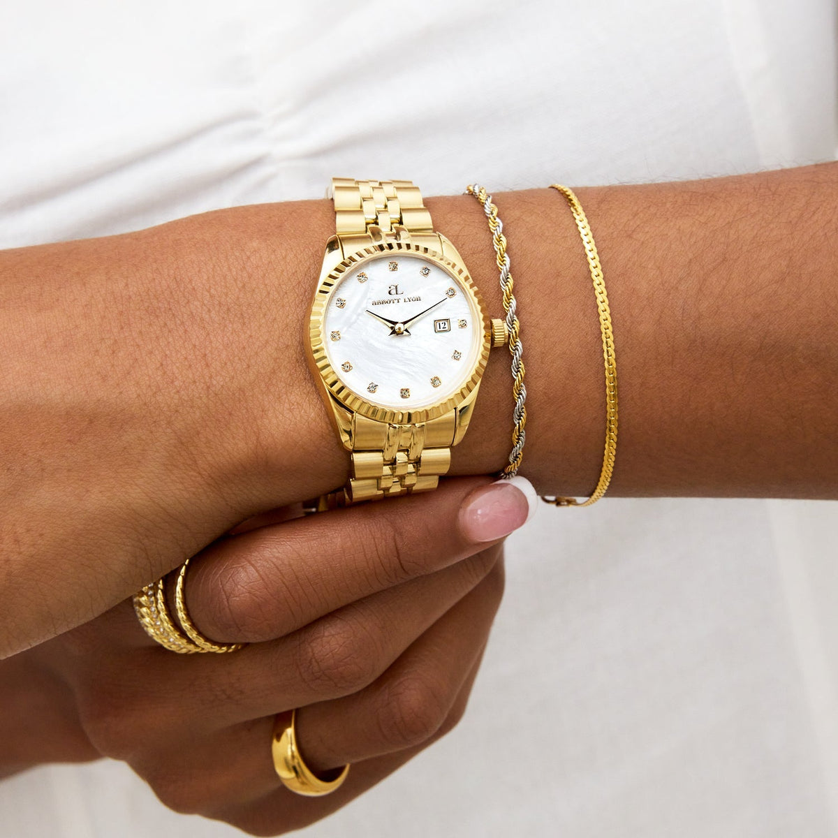 Mini Gold Pearl Link Belgravia 30 Watch