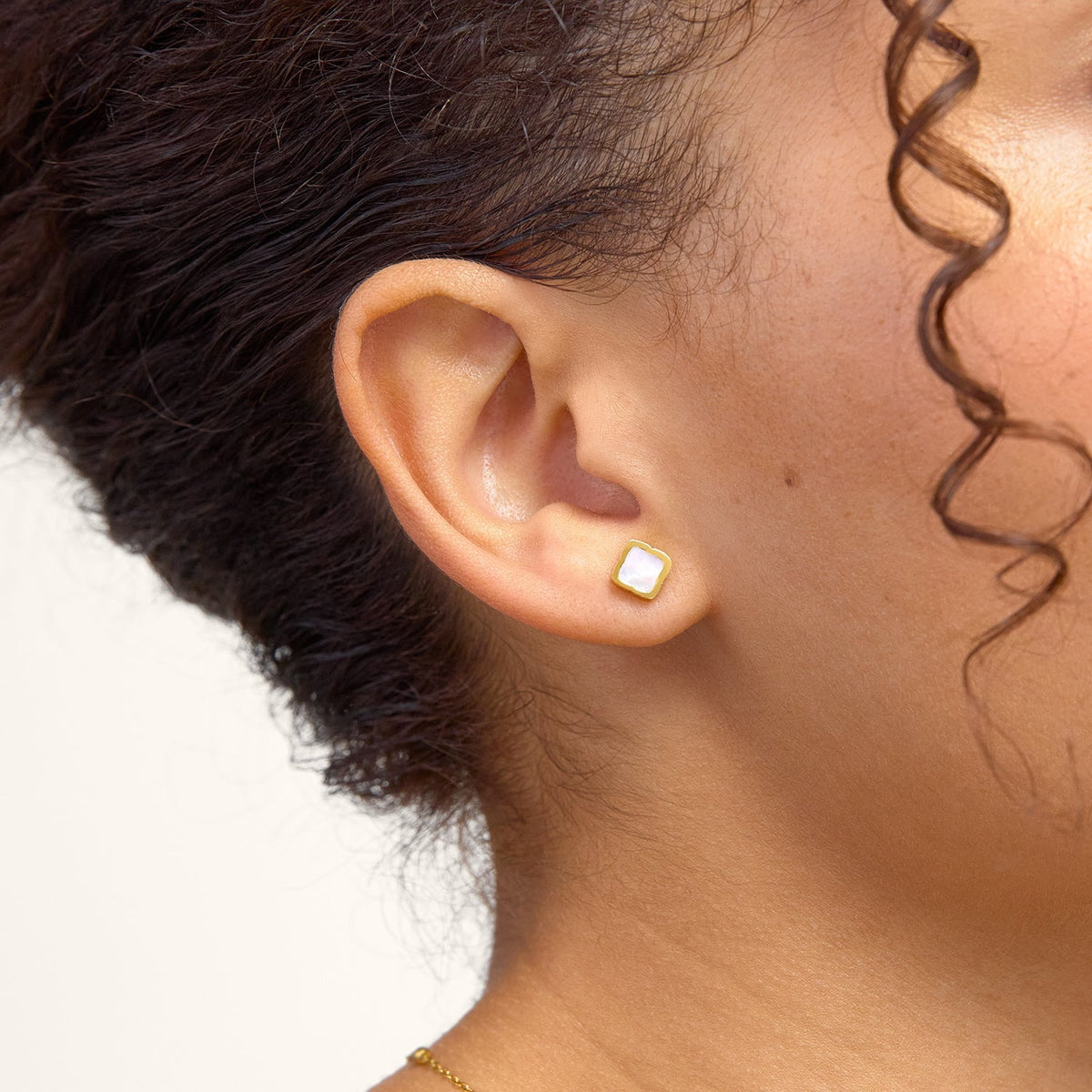 Mini Pearl Clover Stud Earrings (Gold)